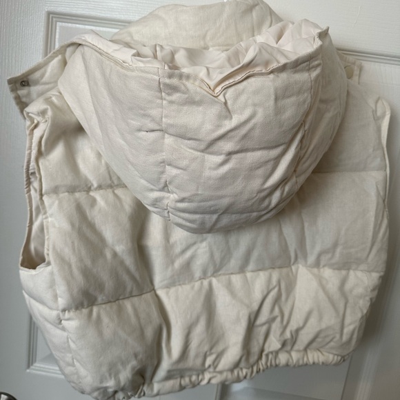 BDG Cream Puffer Vest - Picture 3 of 6